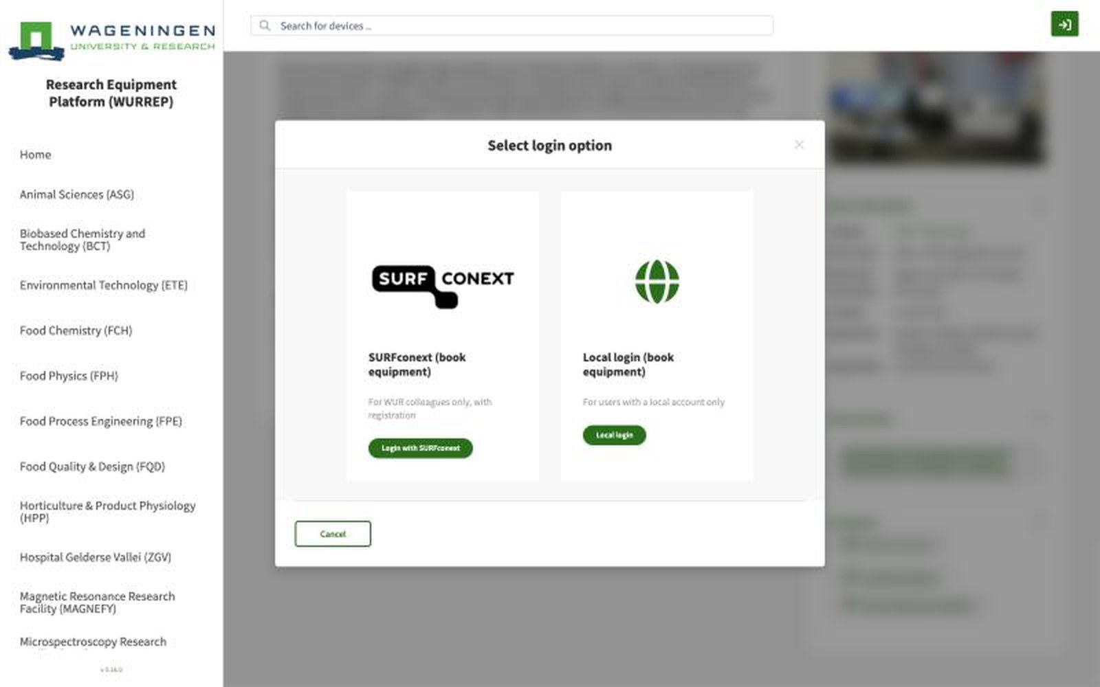 Login dialoog met twee opties: SURFconext voor universiteitsmedewerkers met registratie, en Local login voor gebruikers met een lokaal account