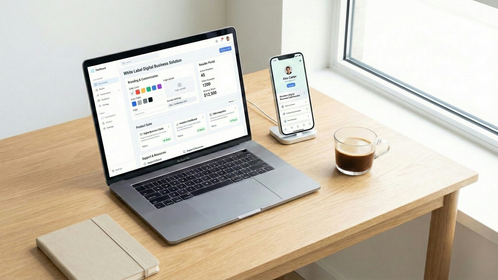 Laptop met dashboard en telefoon met mobiele weergave