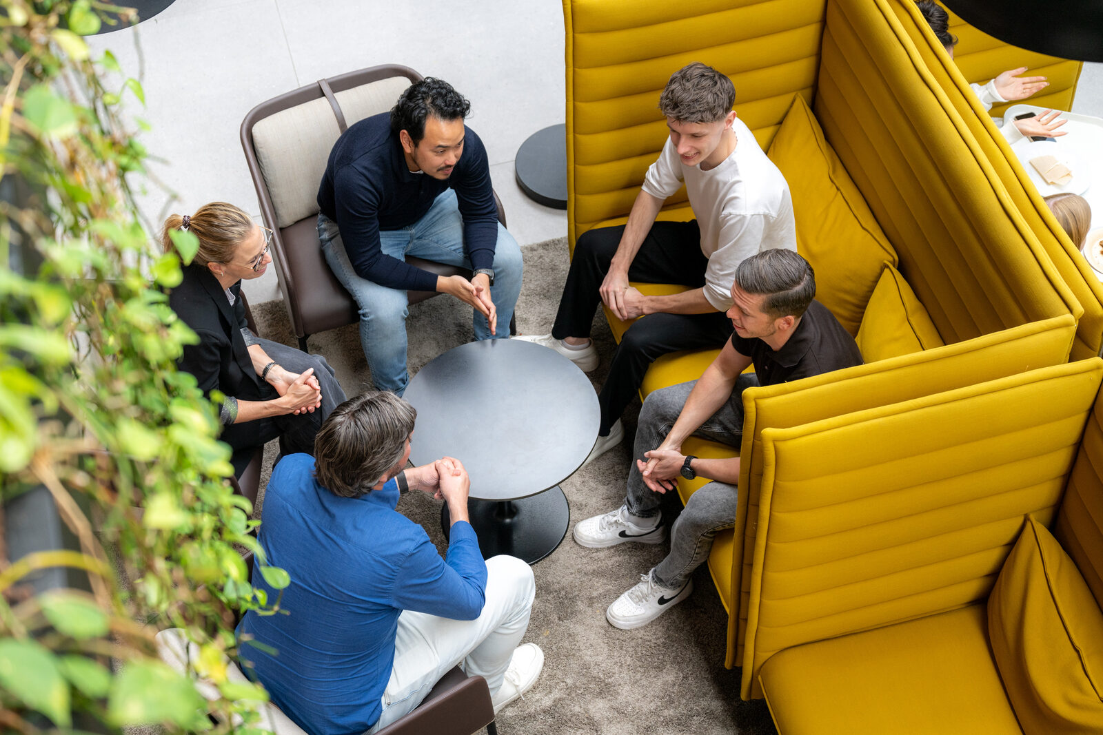 Emendis-collega's in de lounge